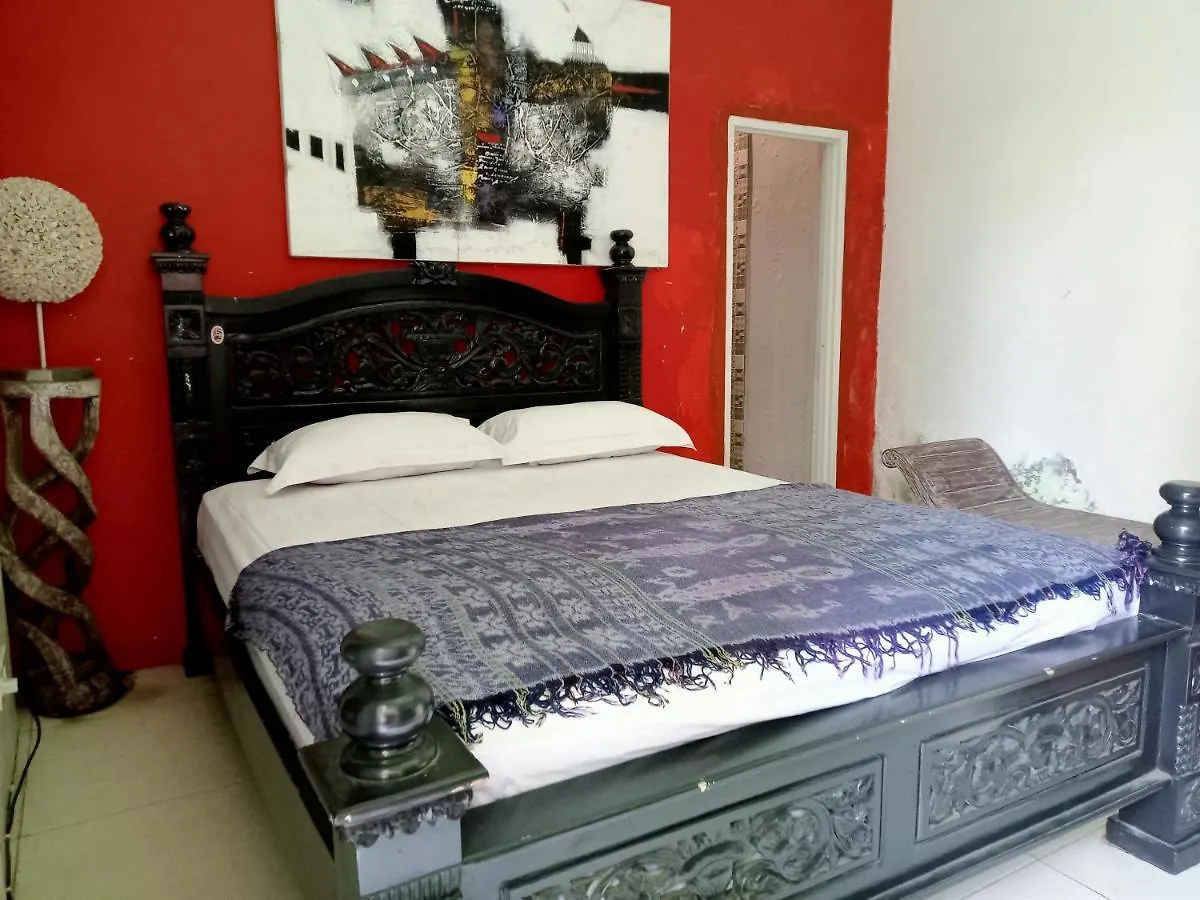 Nira Hostel Art And Gallery Pesanggaran Indonézia