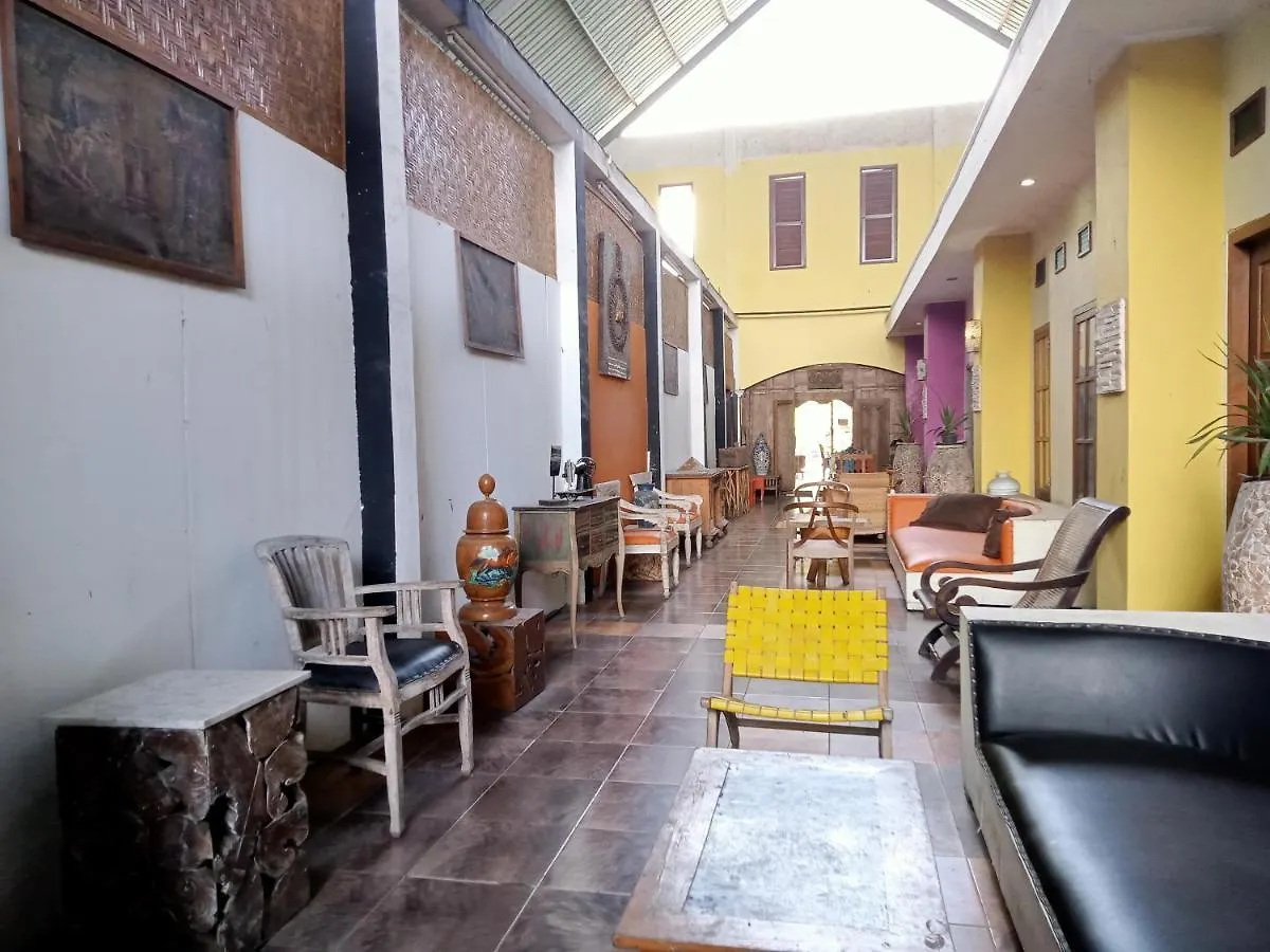 Nira Hostel Art And Gallery Pesanggaran Indonézia