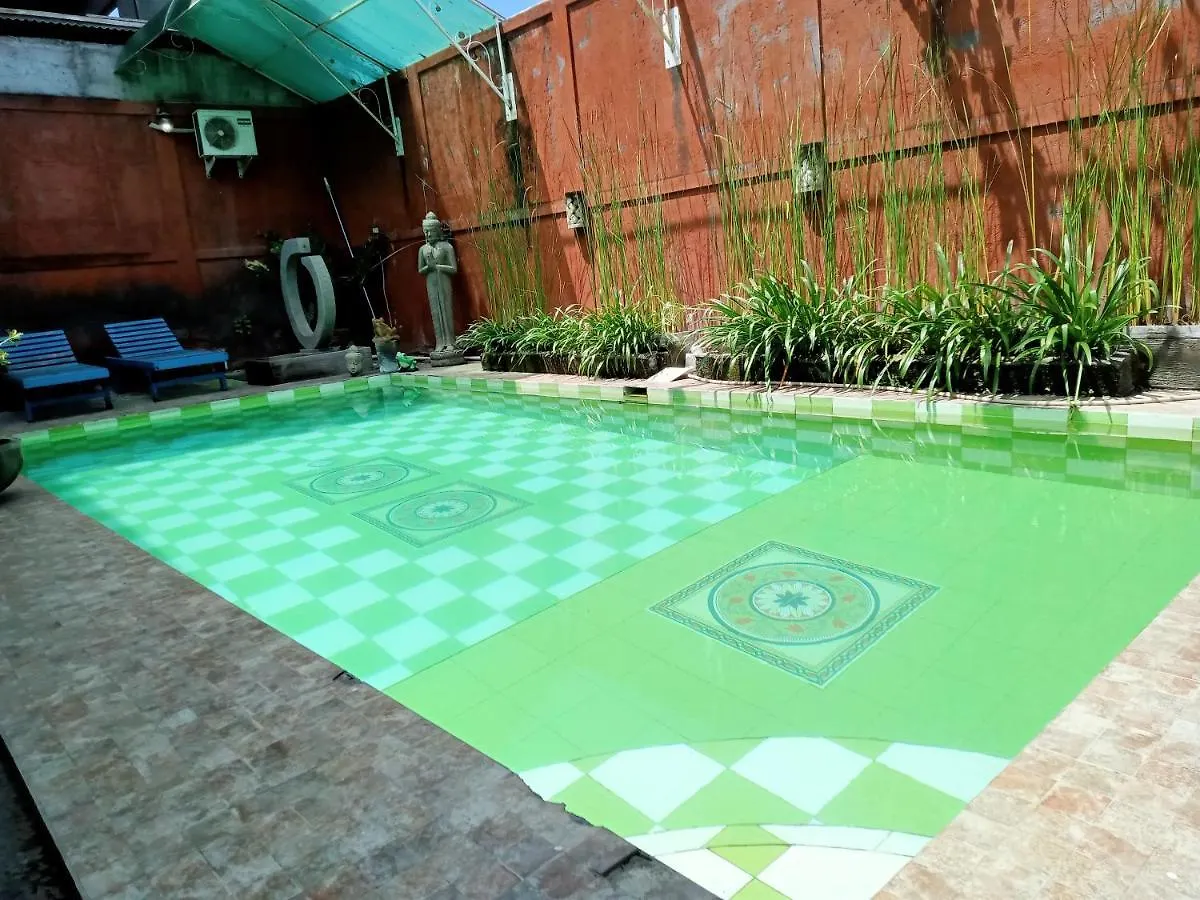 Nira Hostel Art And Gallery Pesanggaran
