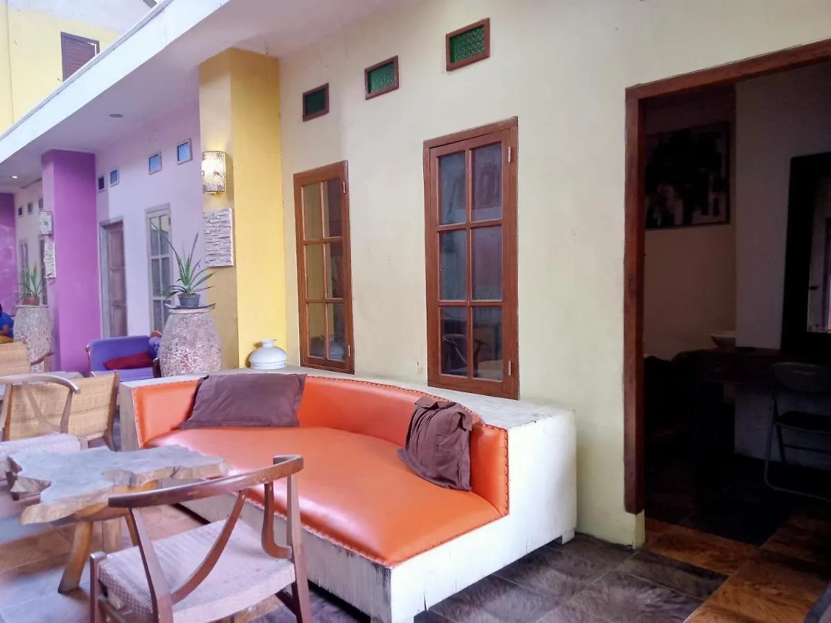 Guest house Nira Hostel Art And Gallery Pesanggaran Indonesia